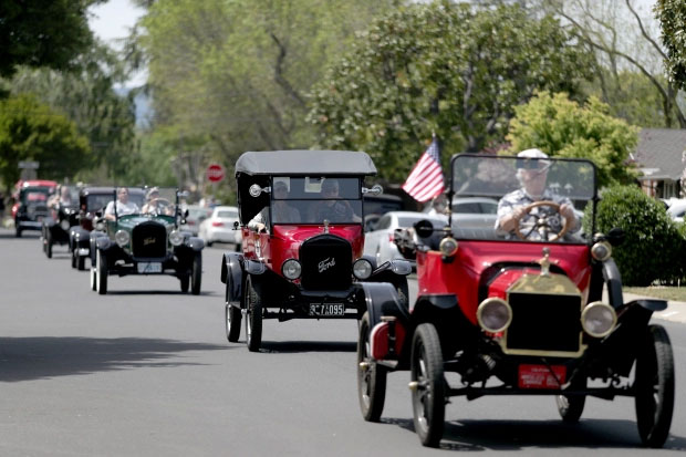 Antique / Classic Car Parade
